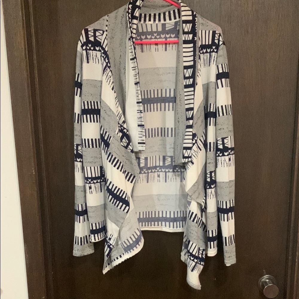 *4/$20* Geometric Patterned Gray, Navy White cardigan size XL
